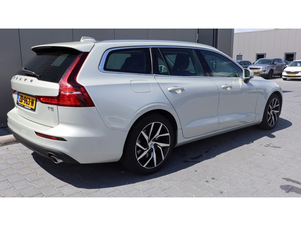 Volvo V60 2.0 T5 Momentum | Leder | Led | Media | Elelktr a klep