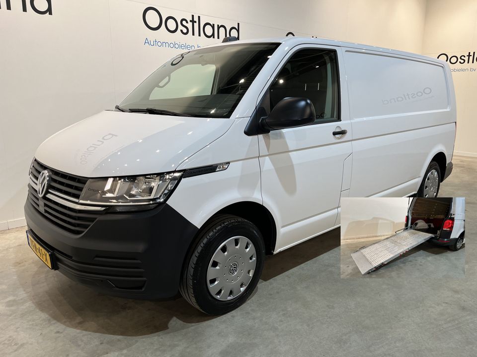 Volkswagen Transporter 2.0 TDI L2H1 / Euro 6 / Oprijplaat / Airco / Camera / Cruise Control / Trekhaak / Carplay / Navigatie / 3-Zits