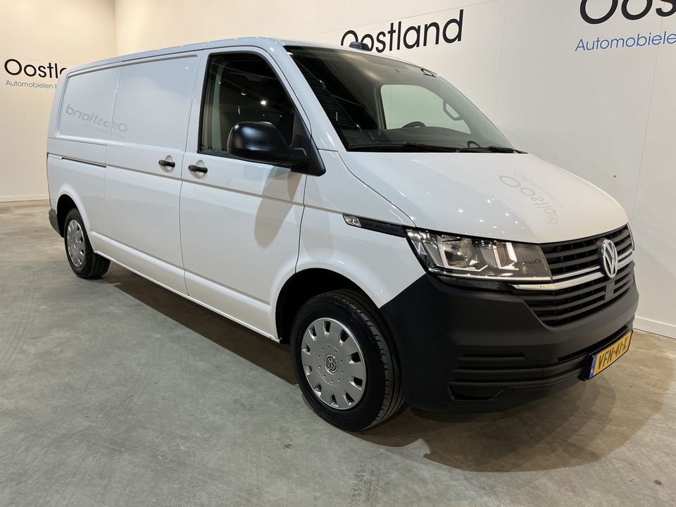 Volkswagen Transporter 2.0 TDI L2H1 / Euro 6 / Oprijplaat / Airco / Camera / Cruise Control / Trekhaak / Carplay / Navigatie / 3-Zits