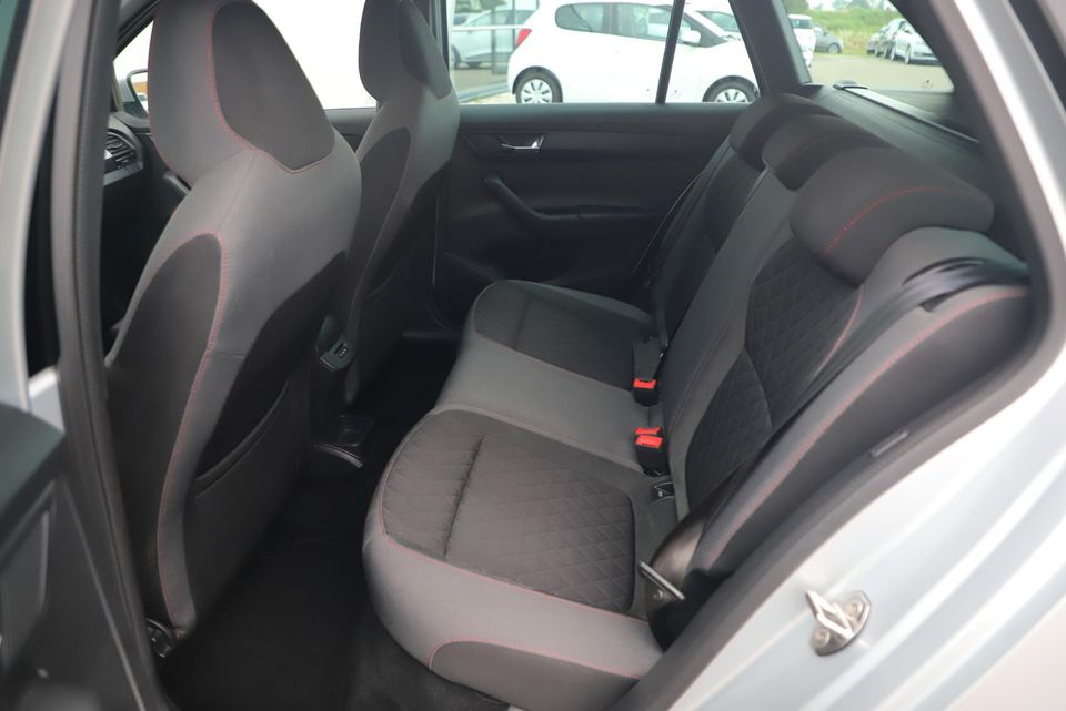 Škoda Fabia Combi 1.0 TSI Sport 95PK RS Stoelen Navigatie Airco Keyless Cruise 16 inch LMV PDC Getint Glas Zwarte Hemel