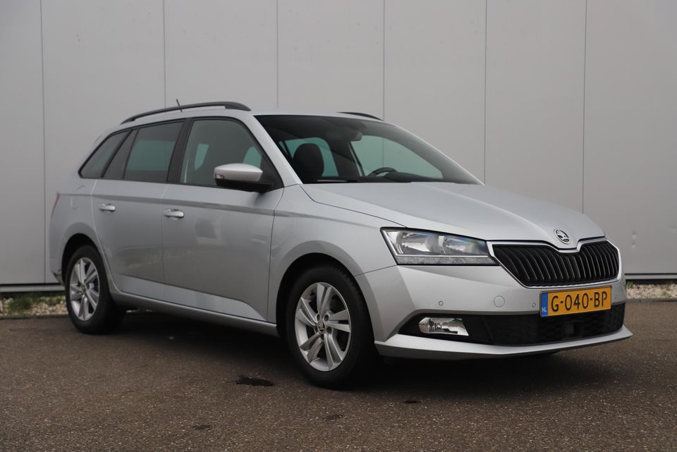 Škoda Fabia Combi 1.0 TSI Sport 95PK RS Stoelen Navigatie Airco Keyless Cruise 16 inch LMV PDC Getint Glas Zwarte Hemel