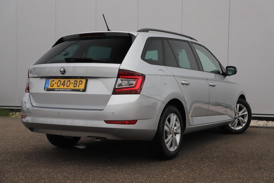 Škoda Fabia Combi 1.0 TSI Sport 95PK RS Stoelen Navigatie Airco Keyless Cruise 16 inch LMV PDC Getint Glas Zwarte Hemel