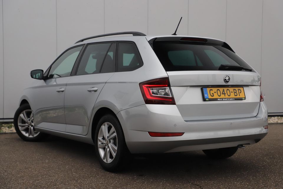 Škoda Fabia Combi 1.0 TSI Sport 95PK RS Stoelen Navigatie Airco Keyless Cruise 16 inch LMV PDC Getint Glas Zwarte Hemel