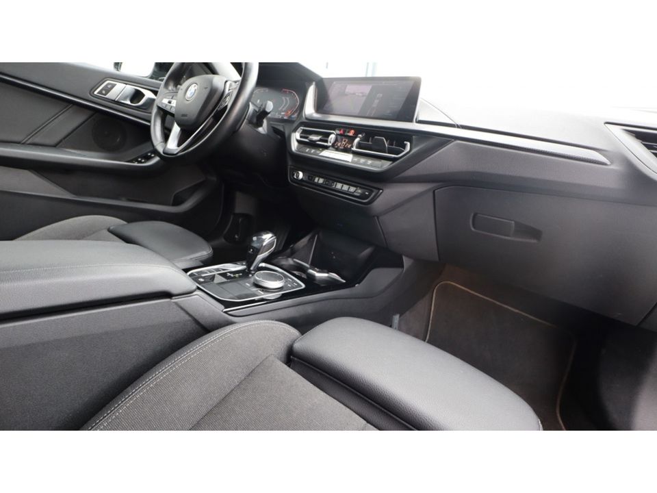 BMW 1-serie 118i Executive Ed. | Sport | Led | Media | 140pk | Mooi