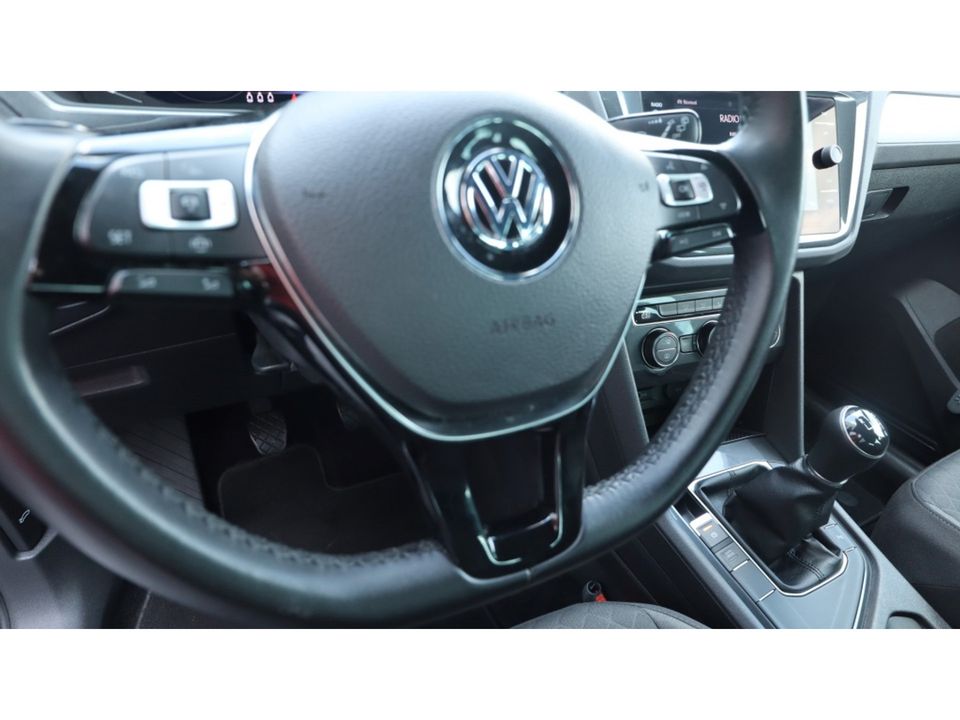 Volkswagen Tiguan 1.5 TSI CL Bns | R-line | Led | Apple carplay | 19 Inch VERKOCHT