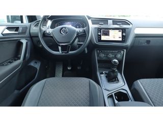 Volkswagen Tiguan 1.5 TSI CL Bns | R-line | Led | Apple carplay | 19 Inch VERKOCHT