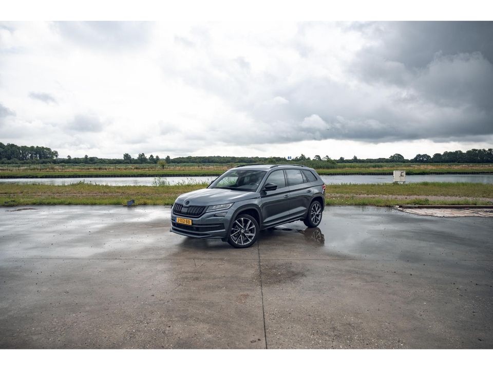 Škoda Kodiaq 1.5 TSI Sportline Business 7p. | VOL LEDER | PANO | TREKHAAK | ADAPTIVE CRUISE