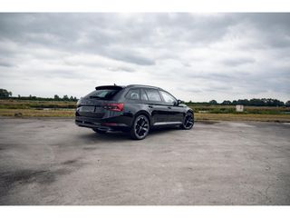 Škoda Superb Combi 1.4 TSI iV Sportline Business | PANO | TREKHAAK | STOELVERW. V+A | VOORRUIT VERW. | ADAPTIVE CRUISE