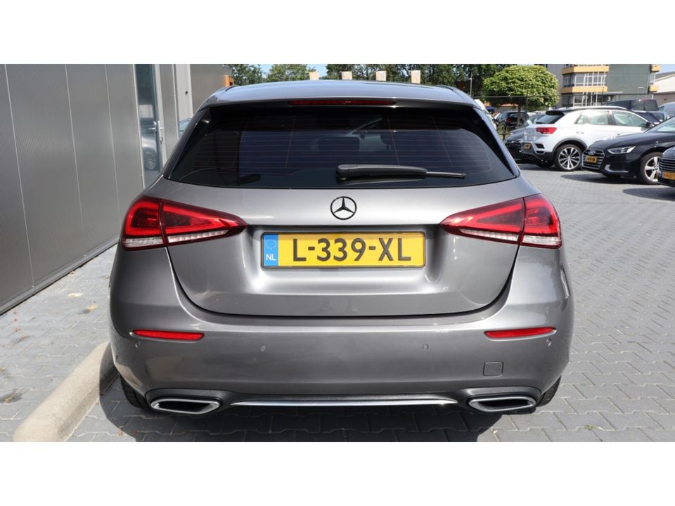 Mercedes-Benz A-Klasse 180 Premium Plus | Led | Leder | Media | AMG velgen VERKOCHT