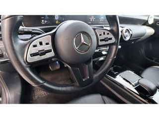 Mercedes-Benz A-Klasse 180 Premium Plus | Led | Leder | Media | AMG velgen VERKOCHT