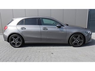 Mercedes-Benz A-Klasse 180 Premium Plus | Led | Leder | Media | AMG velgen