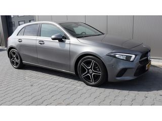 Mercedes-Benz A-Klasse 180 Premium Plus | Led | Leder | Media | AMG velgen