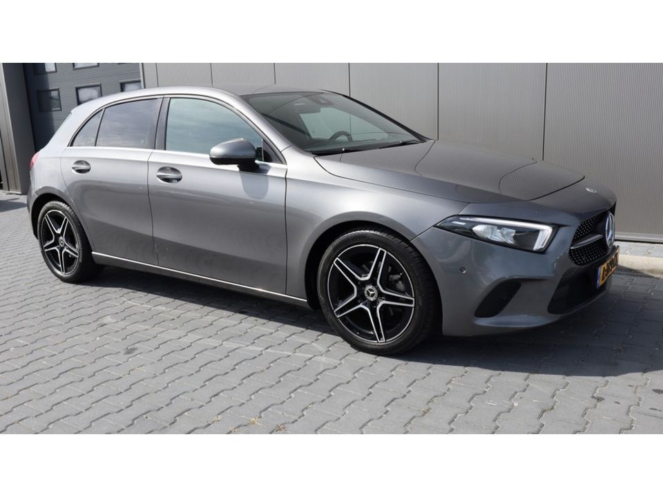 Mercedes-Benz A-Klasse 180 Premium Plus | Led | Leder | Media | AMG velgen VERKOCHT