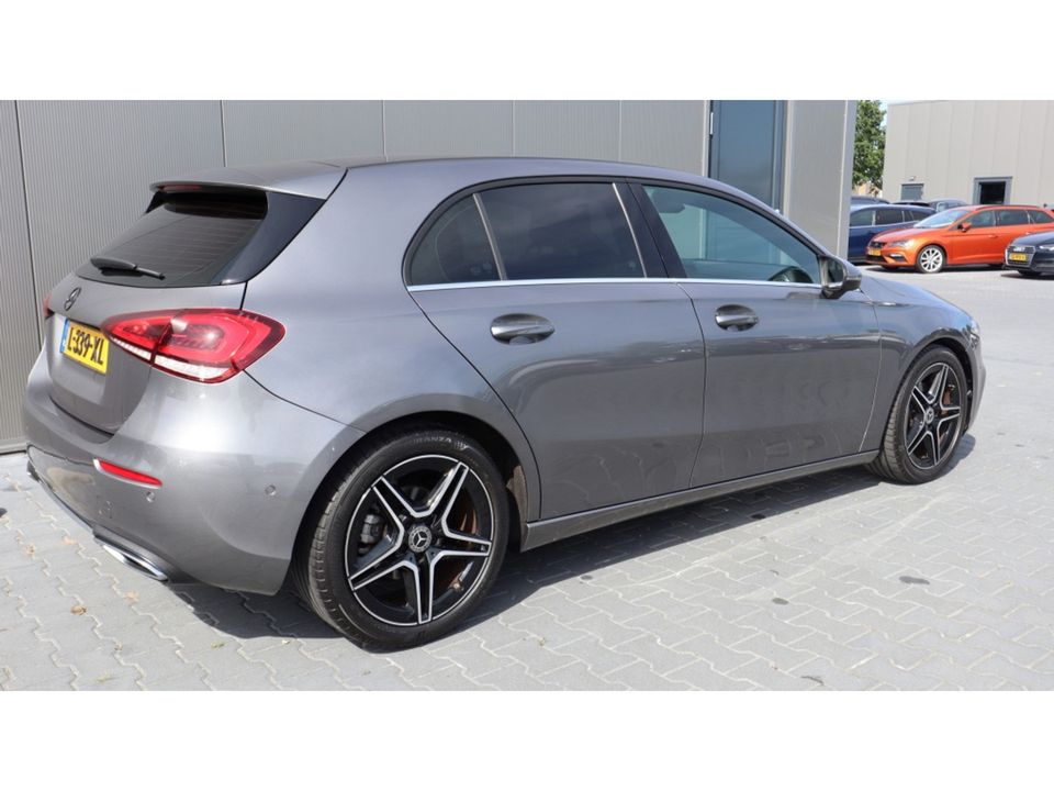 Mercedes-Benz A-Klasse 180 Premium Plus | Led | Leder | Media | AMG velgen VERKOCHT