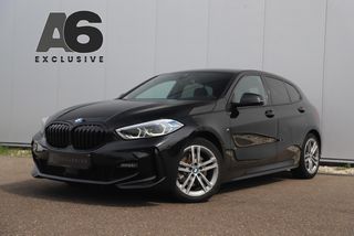 BMW 1-serie 118i Business Edition M Sport Automaat Black Optic Virtual Cockpit Sfeerverlichting Navigatie Carplay Android Sportstoelen Clima Cruise PDC