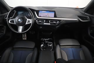 BMW 1-serie 118i Business Edition M Sport Automaat Black Optic Virtual Cockpit Sfeerverlichting Navigatie Carplay Android Sportstoelen Clima Cruise PDC