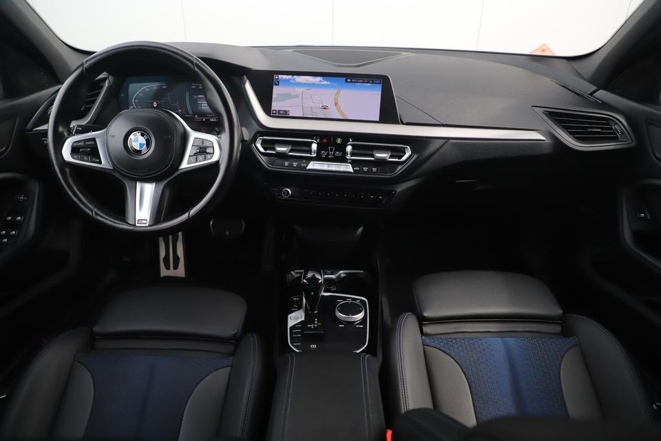 BMW 1-serie 118i Business Edition M Sport Automaat Black Optic Virtual Cockpit Sfeerverlichting Navigatie Carplay Android Sportstoelen Clima Cruise PDC