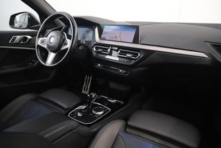 BMW 1-serie 118i Business Edition M Sport Automaat Black Optic Virtual Cockpit Sfeerverlichting Navigatie Carplay Android Sportstoelen Clima Cruise PDC