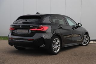 BMW 1-serie 118i Business Edition M Sport Automaat Black Optic Virtual Cockpit Sfeerverlichting Navigatie Carplay Android Sportstoelen Clima Cruise PDC