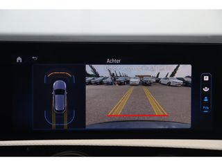 Mercedes-Benz A-Klasse 180 Luxury Line Automaat Night Pakket Panoramadak Widescreen Sfeerverlichting Navigatie Achteruitrijcamera Vol Lederen Sportstoelen LED Stoelverwarming