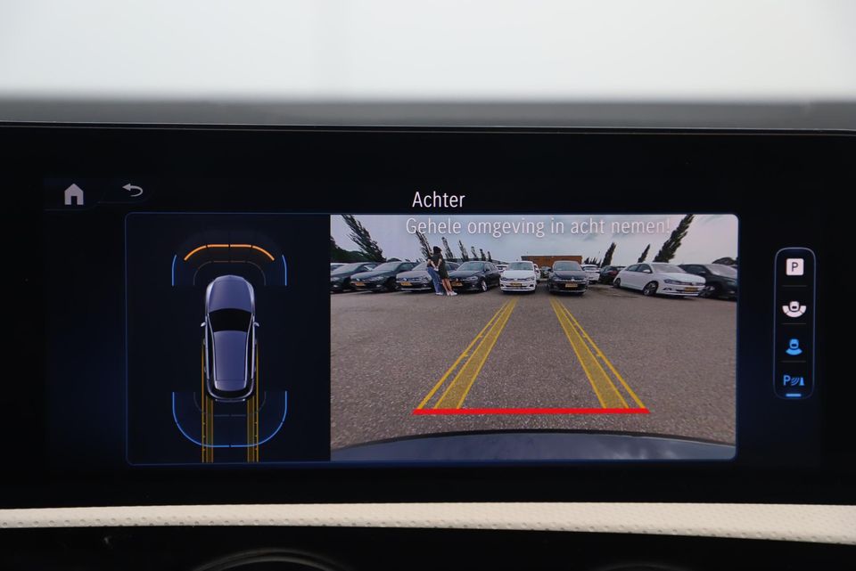 Mercedes-Benz A-Klasse 180 Luxury Line Automaat Night Pakket Panoramadak Widescreen Sfeerverlichting Navigatie Achteruitrijcamera Vol Lederen Sportstoelen LED Stoelverwarming