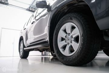 Toyota Land Cruiser 2.8 D-4D Challenger grijs kenteken