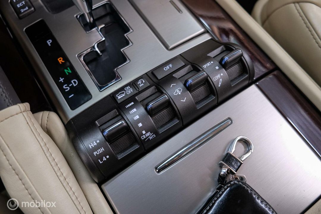 Lexus LX 570 5.7 V8 389 pk | 8 persoons | LPG | Mark Levinson | luchtvering | unieke auto! |