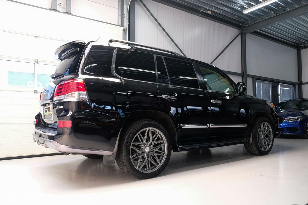 Lexus LX 570 5.7 V8 389 pk | 8 persoons | LPG | Mark Levinson | luchtvering | unieke auto! |