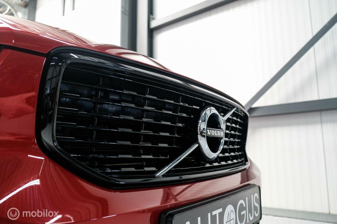 Volvo XC40 1.5 T5 Twin Engine R-Design | Camera | Fusion red |