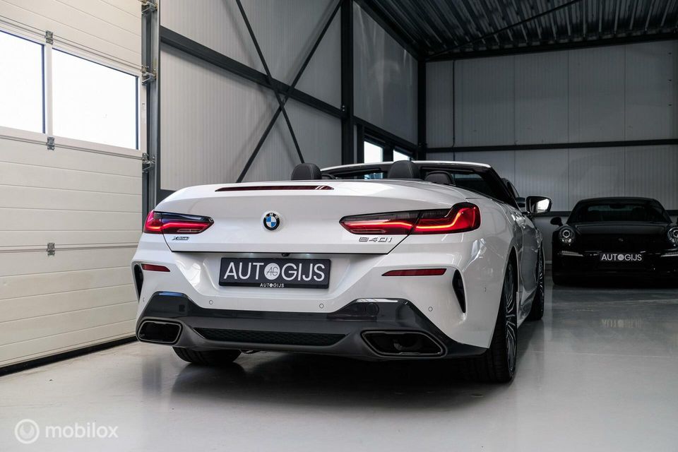 BMW 8 Serie 840i xDrive High Executive M Pakket | airscarf | lage km stand | Parelmoer wit |