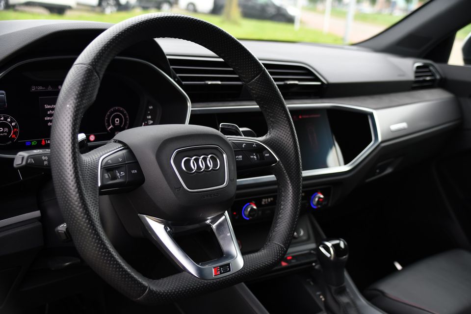 Audi RS Q3 Sportback Adaptieve Cruise, B&O, Virtual, Carplay, 400PK, Matrix Led, Premium Kleur, BOM VOL!