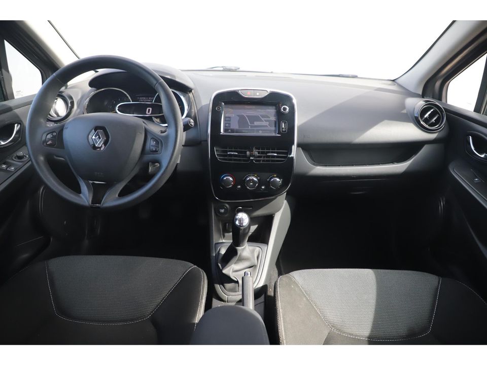 Renault Clio 1.5 dCi ECO Expression Trekhaak Navigatie Airco Cruise PDC Bluetooth DB Riem is v.v.