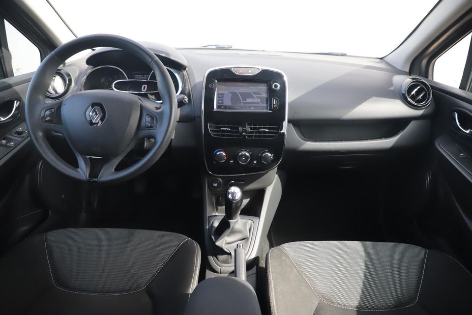 Renault Clio 1.5 dCi ECO Expression Trekhaak Navigatie Airco Cruise PDC Bluetooth DB Riem is v.v.