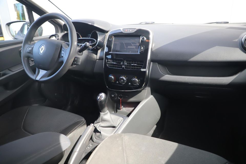 Renault Clio 1.5 dCi ECO Expression Trekhaak Navigatie Airco Cruise PDC Bluetooth DB Riem is v.v.