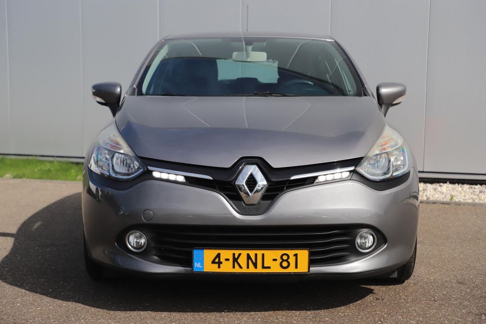 Renault Clio 1.5 dCi ECO Expression Trekhaak Navigatie Airco Cruise PDC Bluetooth DB Riem is v.v.