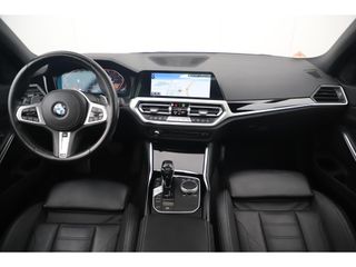 BMW 3 Serie 318i Executive Edition Automaat Black Optic Schuifdak Full LED Digital Cockpit Vol Lederen Sportstoelen Navigatie Draadloos Carplay Bluetooth Achteruitrijcamera 18 inch M Sport Velgen