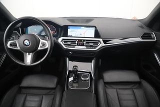 BMW 3 Serie 318i Executive Edition Automaat Black Optic Schuifdak Full LED Digital Cockpit Vol Lederen Sportstoelen Navigatie Draadloos Carplay Bluetooth Achteruitrijcamera 18 inch M Sport Velgen