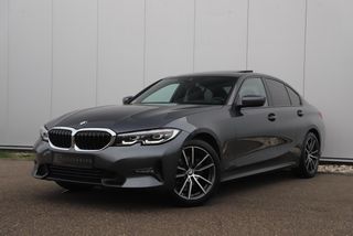 BMW 3 Serie 318i Executive Edition Automaat Black Optic Schuifdak Full LED Digital Cockpit Vol Lederen Sportstoelen Navigatie Draadloos Carplay Bluetooth Achteruitrijcamera 18 inch M Sport Velgen