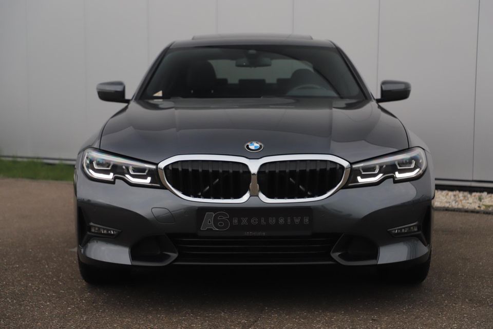 BMW 3 Serie 318i Executive Edition Automaat Black Optic Schuifdak Full LED Digital Cockpit Vol Lederen Sportstoelen Navigatie Draadloos Carplay Bluetooth Achteruitrijcamera 18 inch M Sport Velgen