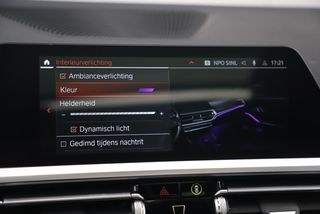 BMW 3 Serie 318i Executive Edition Automaat Black Optic Schuifdak Full LED Digital Cockpit Vol Lederen Sportstoelen Navigatie Draadloos Carplay Bluetooth Achteruitrijcamera 18 inch M Sport Velgen