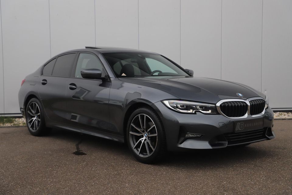 BMW 3 Serie 318i Executive Edition Automaat Black Optic Schuifdak Full LED Digital Cockpit Vol Lederen Sportstoelen Navigatie Draadloos Carplay Bluetooth Achteruitrijcamera 18 inch M Sport Velgen