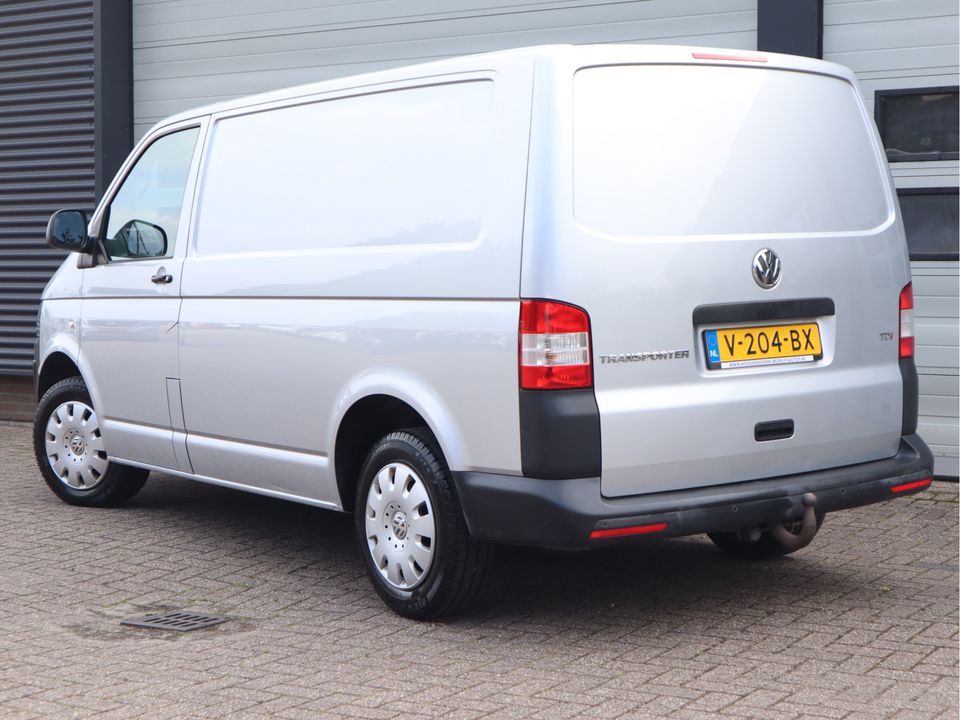 Volkswagen Transporter 2.0 TDI 141pk - Navi - 2,5t KG Trekhaak - 3 Zits