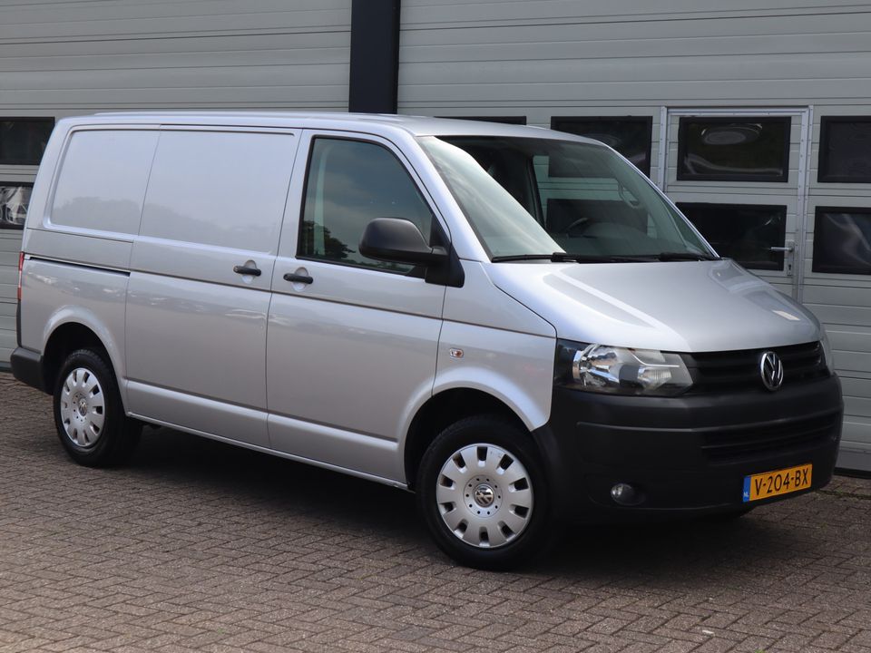 Volkswagen Transporter 2.0 TDI 141pk - Navi - 2,5t KG Trekhaak - 3 Zits