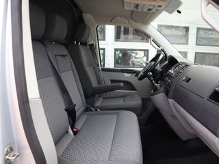 Volkswagen Transporter 2.0 TDI 141pk - Navi - 2,5t KG Trekhaak - 3 Zits