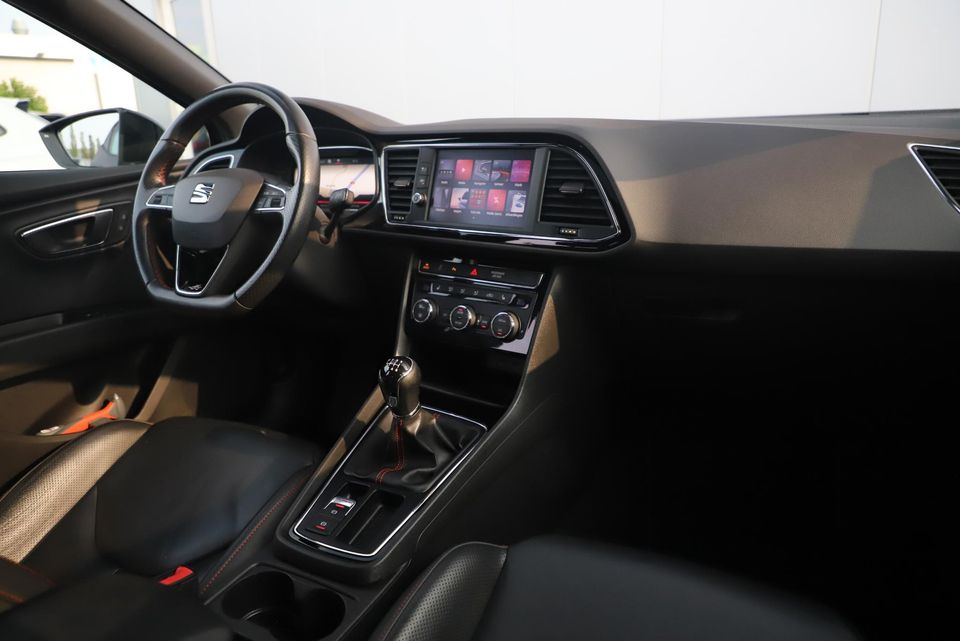 SEAT Leon 1.5 TSI FR Business Intense 131PK Panoramadak Virtual Cockpit Sfeerverlichting Leder Navigatie 18 inch Carplay Android Cruise Stoelverwarming Keyless