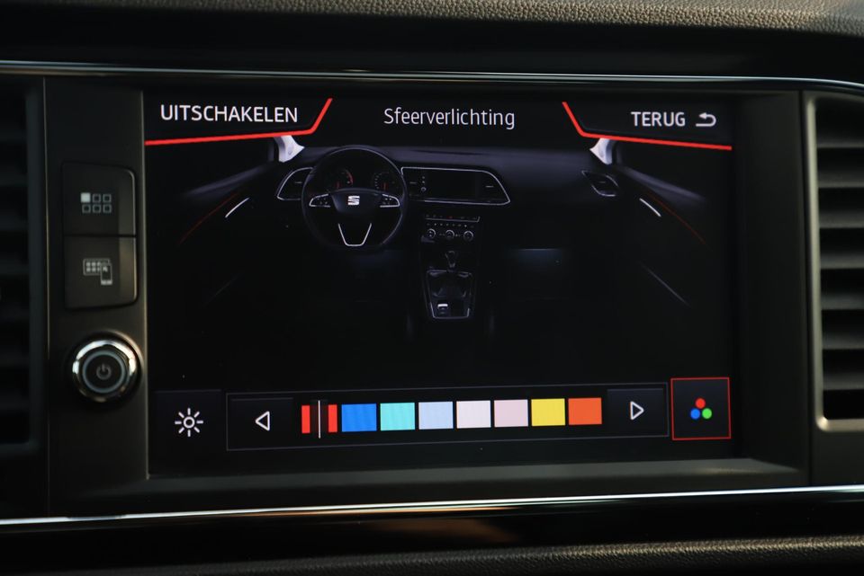 SEAT Leon 1.5 TSI FR Business Intense 131PK Panoramadak Virtual Cockpit Sfeerverlichting Leder Navigatie 18 inch Carplay Android Cruise Stoelverwarming Keyless