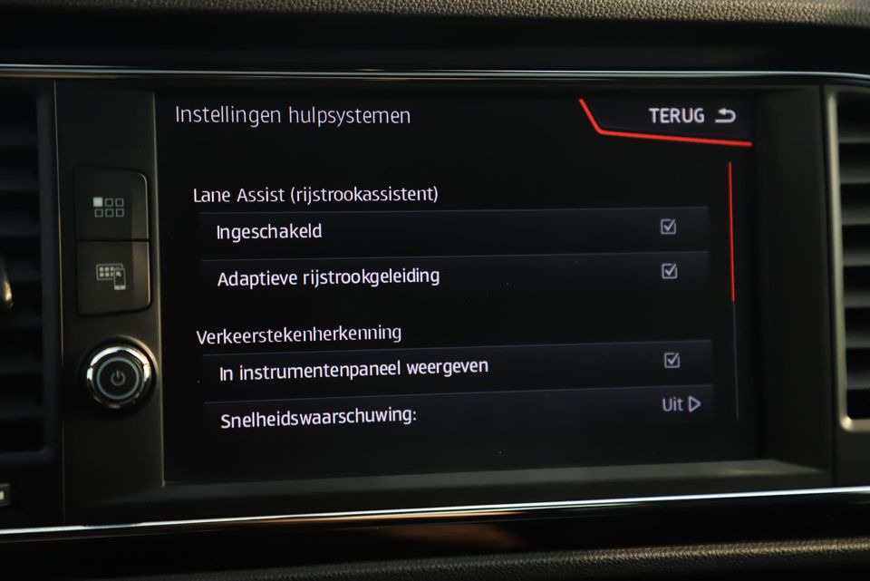 SEAT Leon 1.5 TSI FR Business Intense 131PK Panoramadak Virtual Cockpit Sfeerverlichting Leder Navigatie 18 inch Carplay Android Cruise Stoelverwarming Keyless