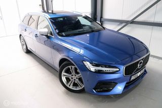 Volvo V90 2.0 D3 R-Design | Bursting Blue | B&W audio | Trekhaak | Leder | HUD | Panorama |