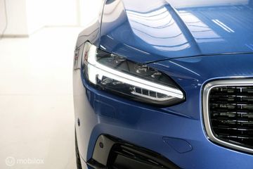 Volvo V90 2.0 D3 R-Design | Bursting Blue | B&W audio | Trekhaak | Leder | HUD | Panorama |