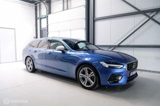 Volvo V90 2.0 D3 R-Design | Bursting Blue | B&W audio | Trekhaak | Leder | HUD | Panorama |